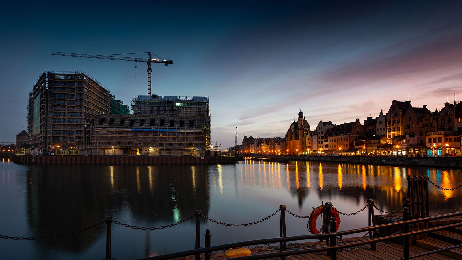 Jedno z wielu urokliwych miejsc Gdańska - Wyspa Spichrzów - po ponad 70 latach odzyska swój dawny blask. Fot. Wojciech Dziedzic