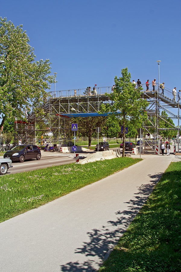 LGS适用于临时的人行天桥，满足公共区域对防护栏及构造的要求