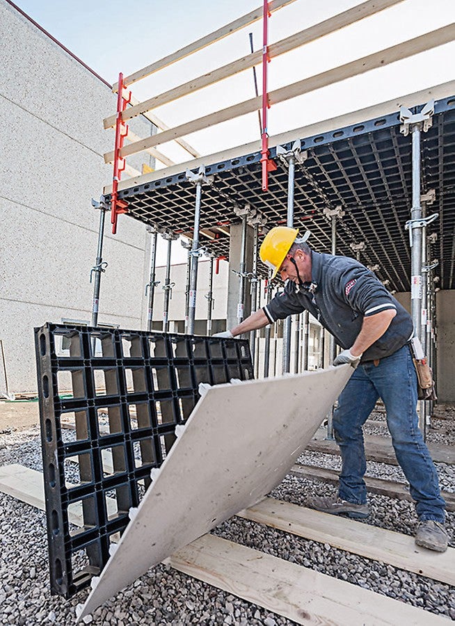 The replacement formlining can be mounted by hand using only a few screws – also on the construction site and without any special tools.
