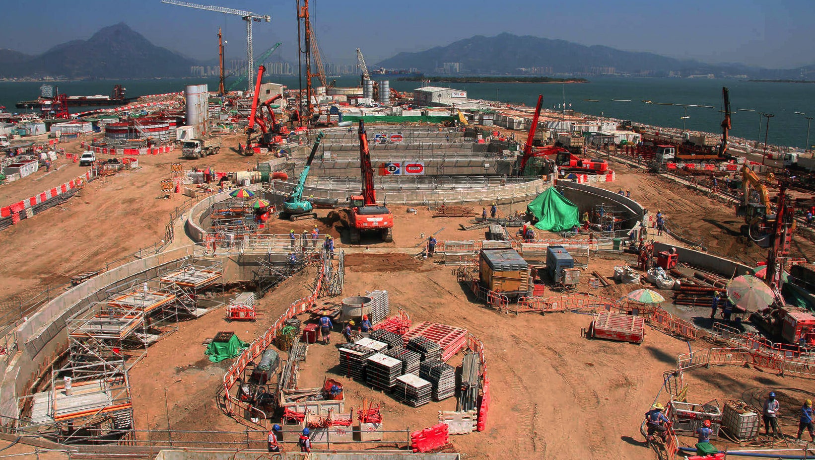 Construction of capping beams with DUO formwork