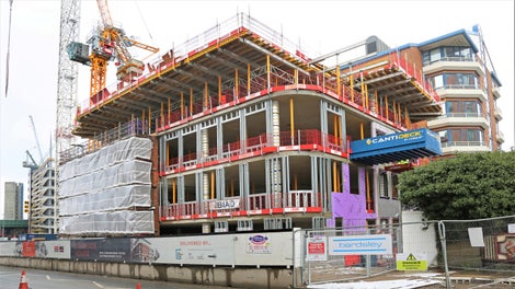 Das Riverside House soll ein vierstöckiges Bürogebäude in der Nähe des Stadtzentrums von Manchester werden. Backstein, Glas und Sichtbeton wurden sorgfältig kombiniert, um ein Gleichgewicht zwischen Alt und Neu zu schaffen.