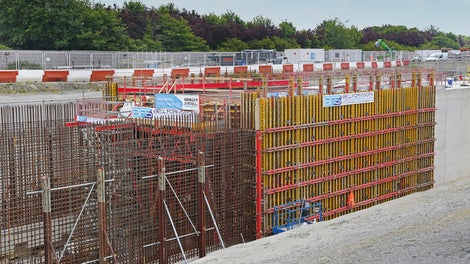 În total, tunelul a fost turnat în nouă secțiuni de betonare, fiecare având 17 m lungime și 8 m înălțime. Combinația dintre secvența de betonare și viteza mare a sistemului VTC a contribuit la economisirea a zece zile complete pe ciclu.