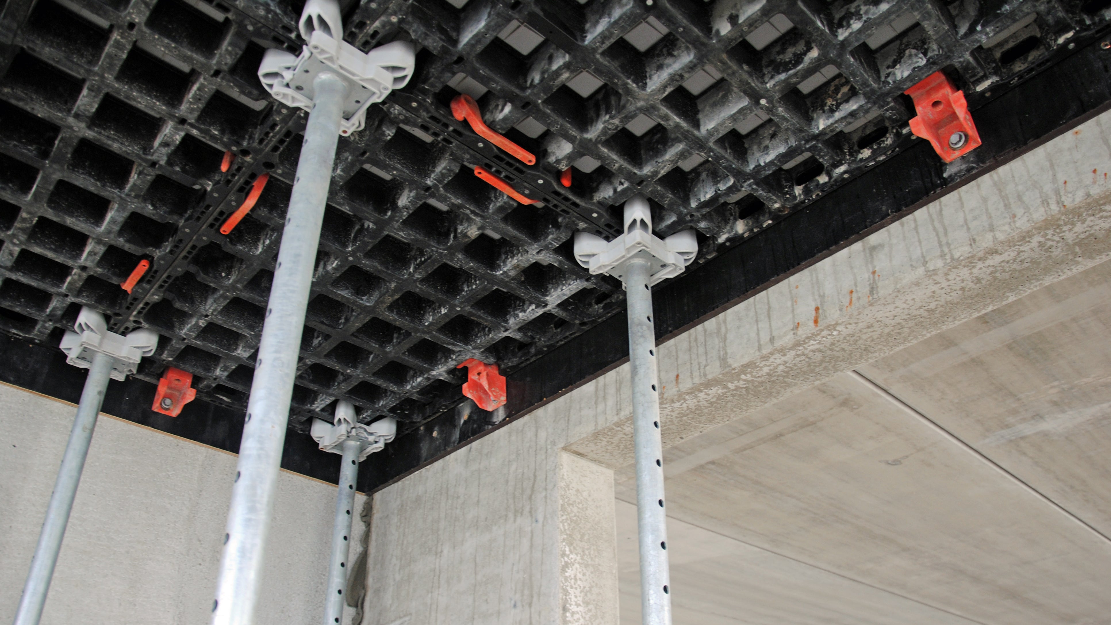 Støttehovedet DFH monteret på stålstøtte til understøtning