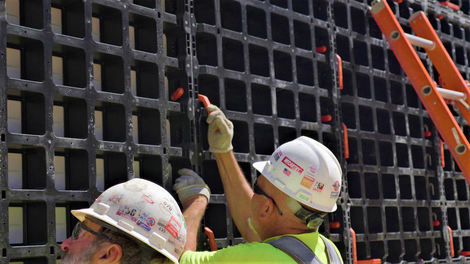 DUO forms can be clamped together without any tools needed. This makes it quick and easy and reduces noise pollution - especially useful on residential job sites.