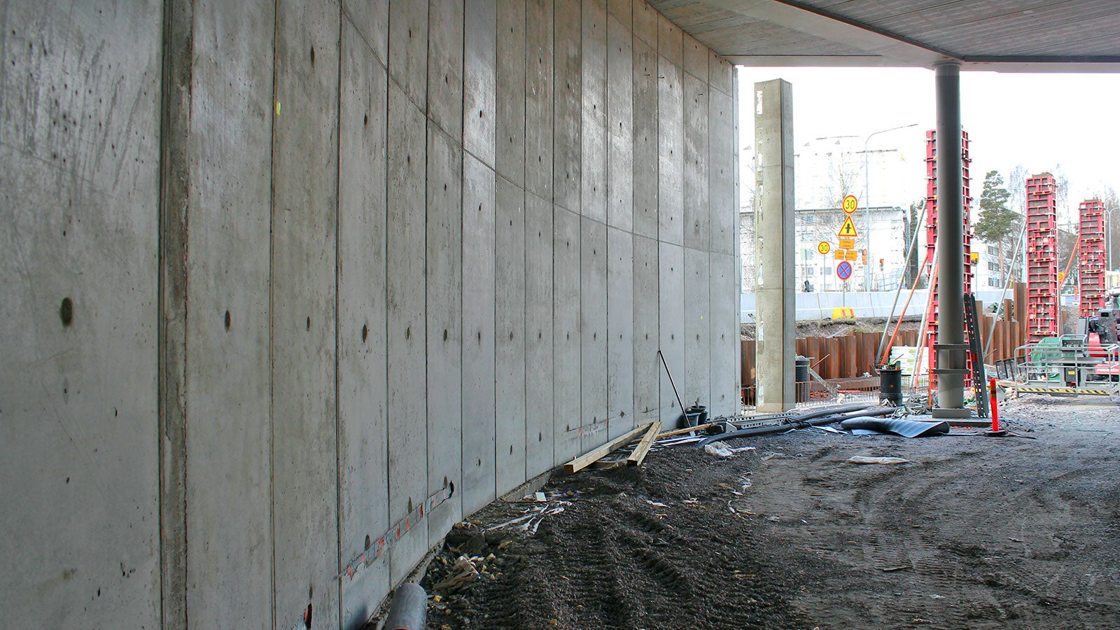 Kaarevat seinät saatiin aikaan MAXIMO-järjestelmällä puukiiloja apuna käyttäen.