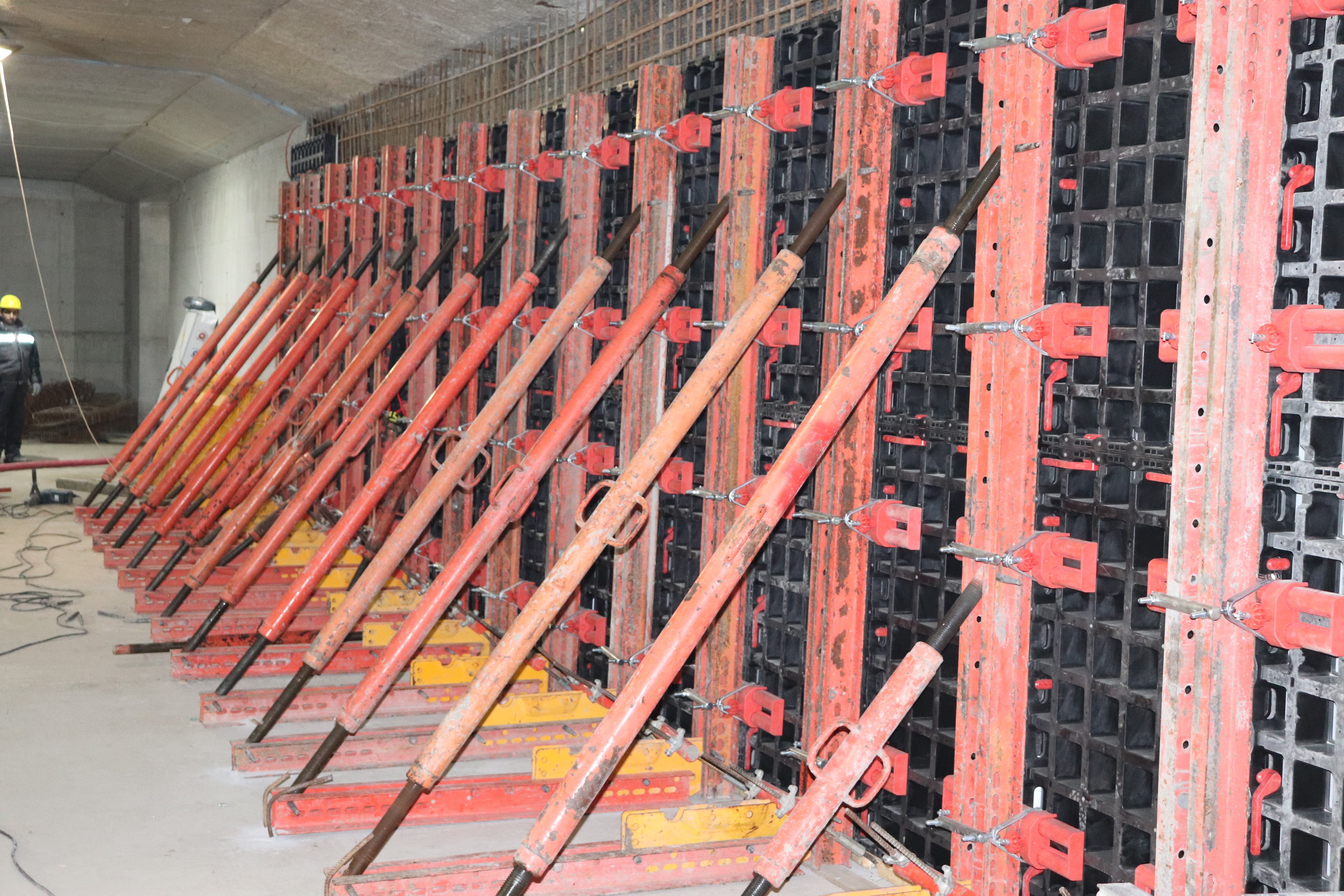 Универсален кофраж за колони, стени и плочи