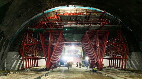 The VARIOKIT Tunnel Formwork Carriage can be flexibly adapted to suit individual project requirements of cut-and-cover and mining tunnels