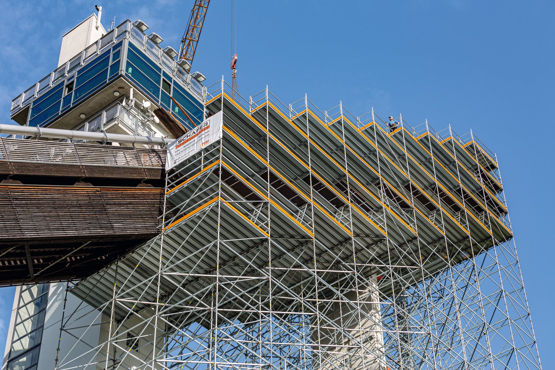 An der Oberstdorfer Schattenbergschanze wurden umfangreiche Umbau-, Sanierungs- und Erweiterungsmaßnahmen durchgeführt. Hier kam auch der PERI UP Stützturm aus Kernbauteilen zum Einsatz.<br/>