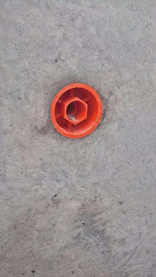 Для реализации проекта специалистами PERI было разработано индивидуальное техническое решение: использования конусов DK и скрытое крепление фанеры.