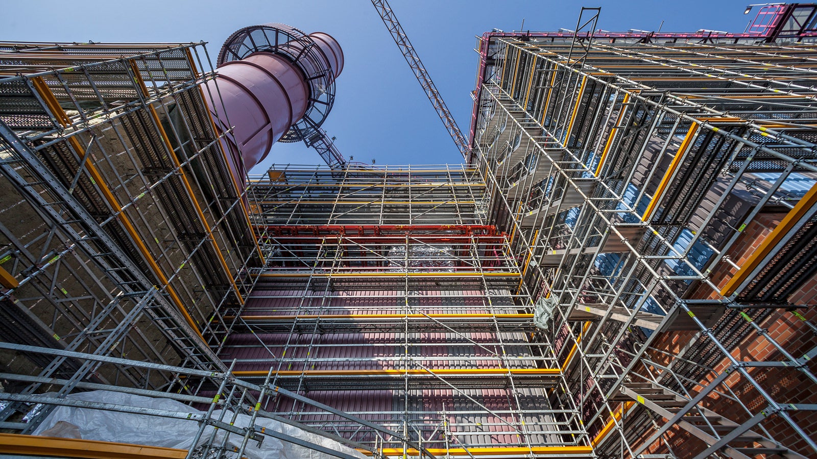 PERI UP Rosett Flex fulfils strictest requirements – both regarding its use as well as during scaffold erection.