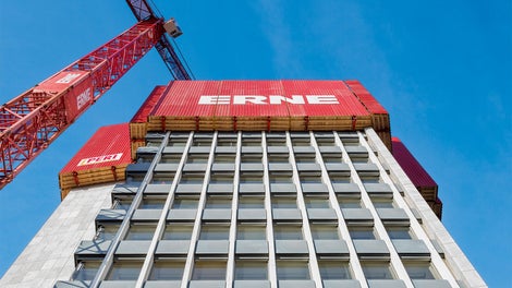 Thanks to the very effective sealing off, virtually nothing was seen or heard on the outside of the ongoing demolition work.<br/>