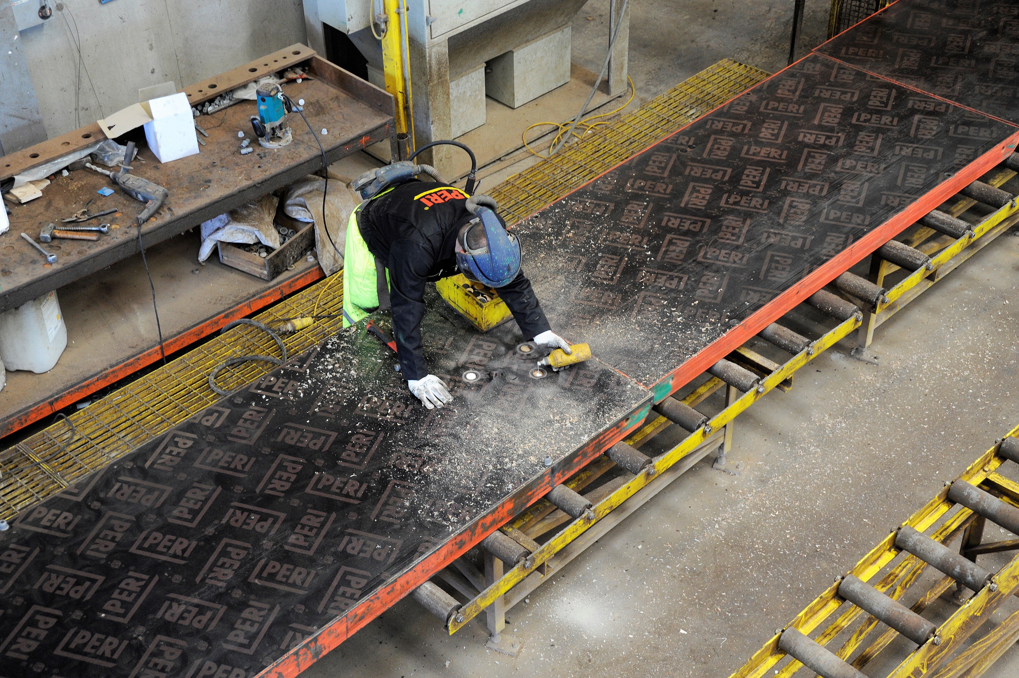 PERI offer cleaning and repair services to keep formwork in good working order.