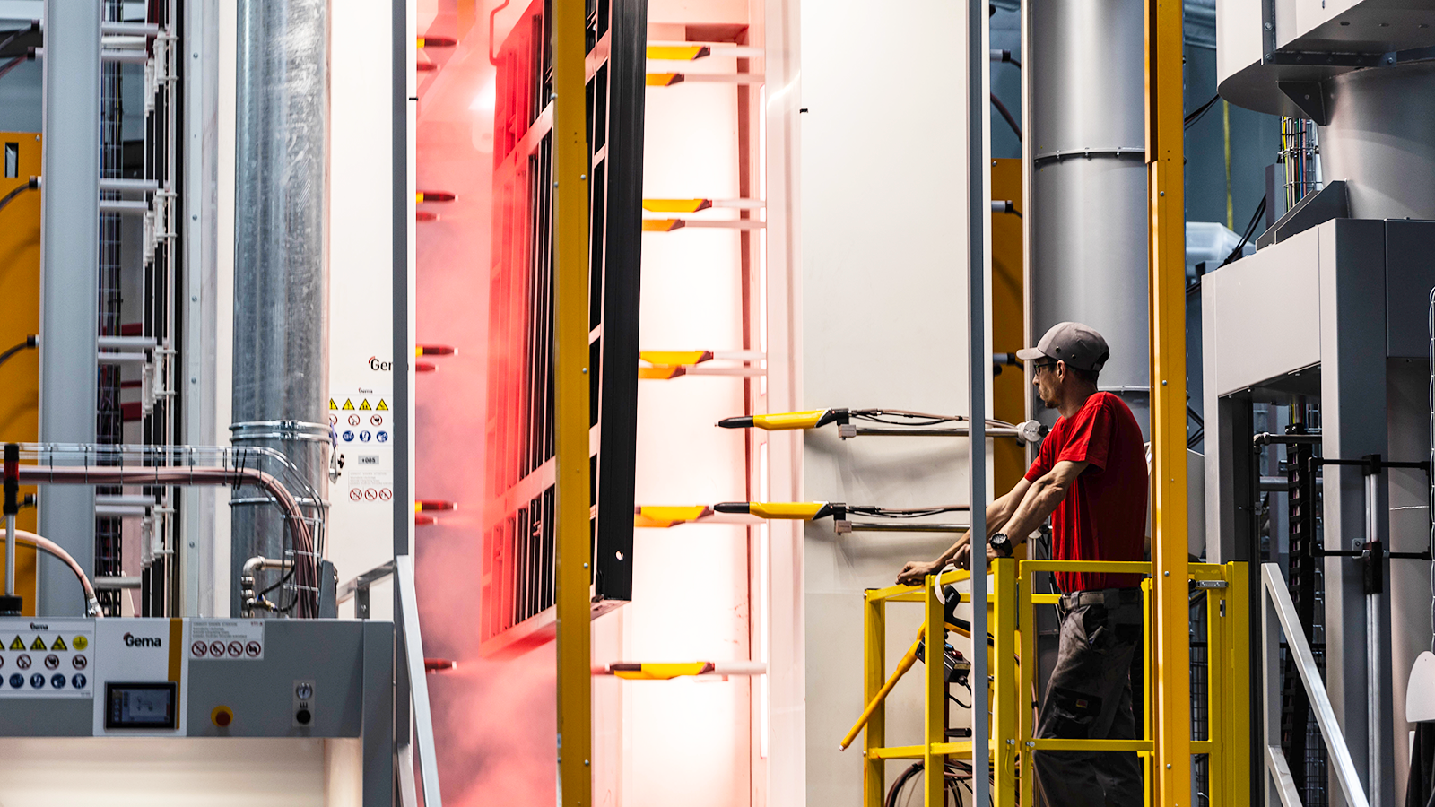 Hier können die Bauteile in beliebiger Farbe beschichtet werden. Danach sind die Elemente nicht nur langlebiger, sondern auch vor Korrosion geschützt.