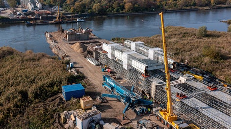 PERI UP kommt auch bei der zeitgleichen Herstellung der Vorlandbrücke auf polnischer Seite sowie für spätere Wartungs- und Überwachungsarbeiten zum Einsatz.