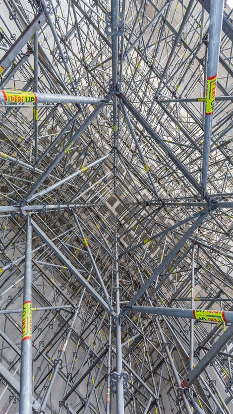 The PERI UP Modular Scaffold is extremely flexible due to its metric grid dimensions of 25 cm or 50 cm. Each leg is positioned to exactly match the geometry and to accommodate the loads to be transferred.