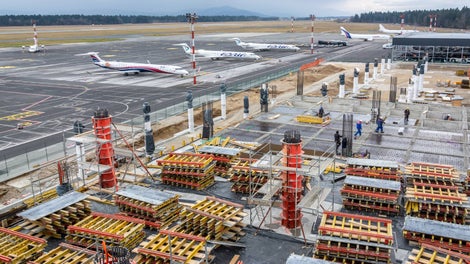 Oplatni elementi VARIO GT24 složeni su i prethodno pripremljeni na PERI skladištu u Velikom Trgovišću sukladno zahtjevima za vidnim betonom te takvi isporučeni na gradilište.