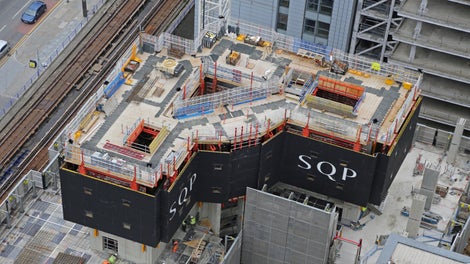 Asennus, purku ja hydraulinen kiipeäminen nopeassa rytmissä.