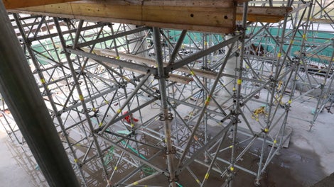 PERI UP Flex - Работните зони могат да бъдат покрити напълно, без никакви дупки, благодарение на стандартизираните размери на елементите. 