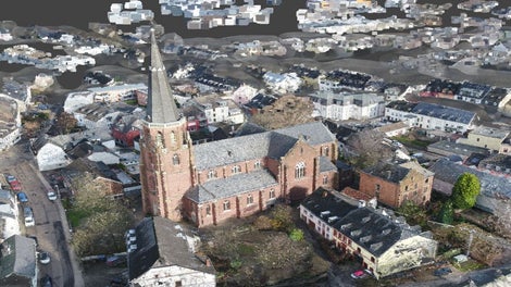 通过使用Moselcopter技术，能够以精确的比例尺扫描获得现有的建筑物尺寸<br/>