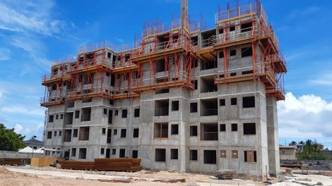 Aplicação das formas UNO+ com o sistema trepante CB, trazendo segurança, economia e velocidade para a obra Solar do Porto, da MRV.