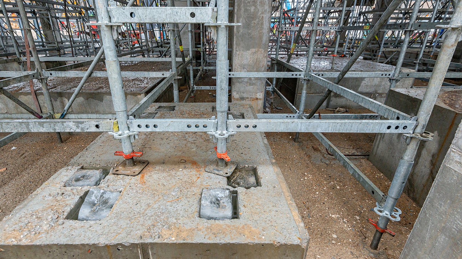 PERI UP FLEX - żadna kolizja podparcia z istniejącymi obiektami nie jest problemem