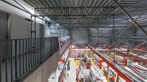 Der Übergang zur seitlichen Galerie wurde mithilfe des modularen PERI UP Flex Systemgitterträgers ULS realisiert.