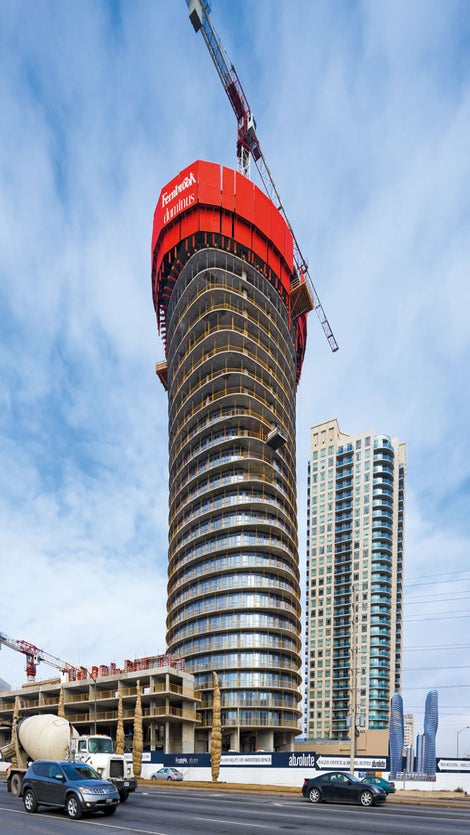 One climbing system – two climbing methods: With protection provided by the PERI RCS climbing protection panel, the two twisting Absolute World Towers in Mississauga / Canada wound their way skywards in regular weekly cycles.<br/>