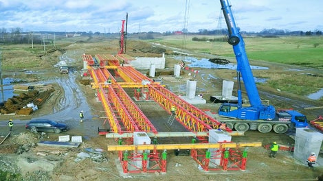 Kratownice VRB w końcowej fazie montażu.