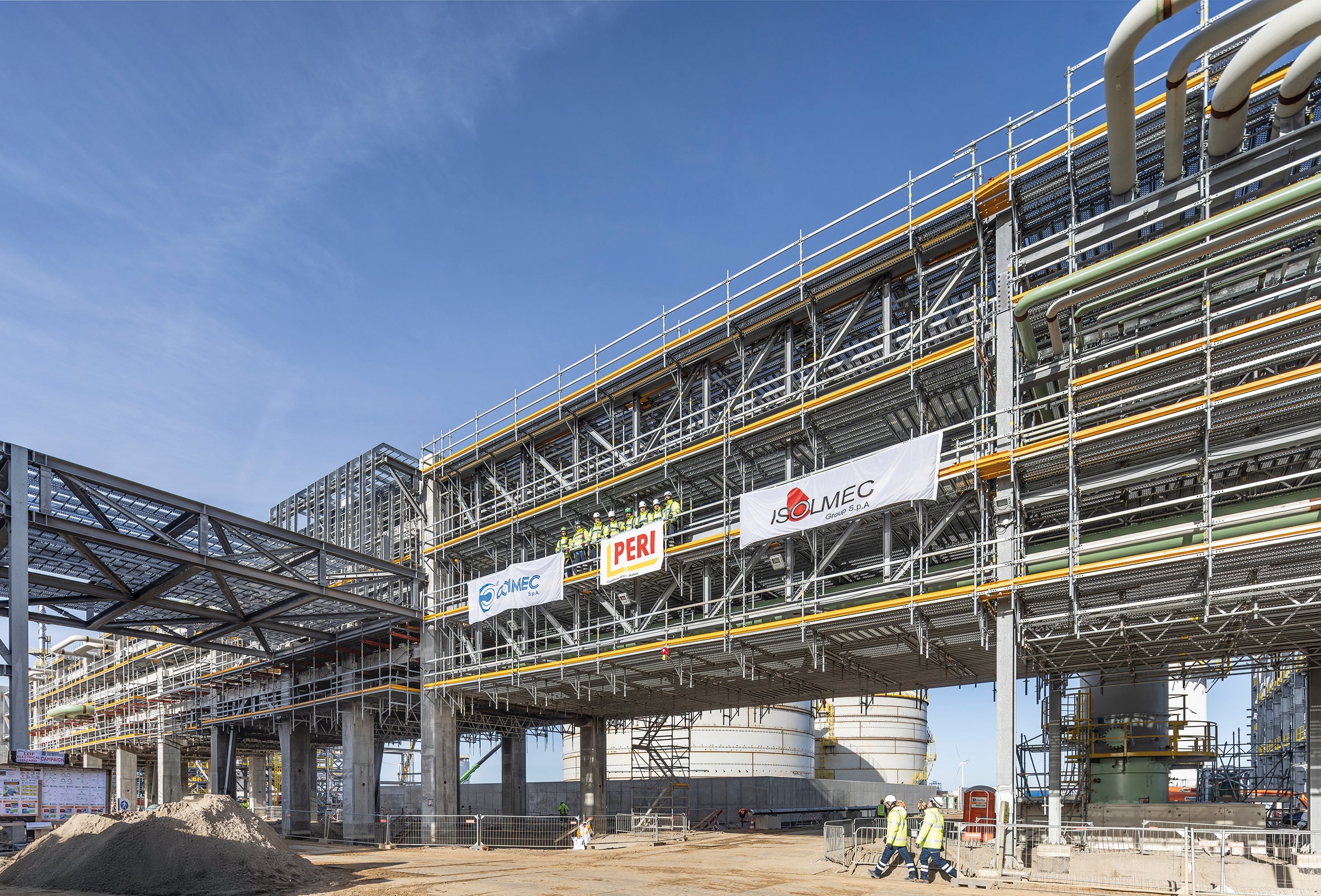 PERI inseneride ja COIMECi objektimeeskonna tihe koostöö tagas täpsed töövood ja kõrged ohutusstandardid. <br/><br/>(Foto: PERI SE) 