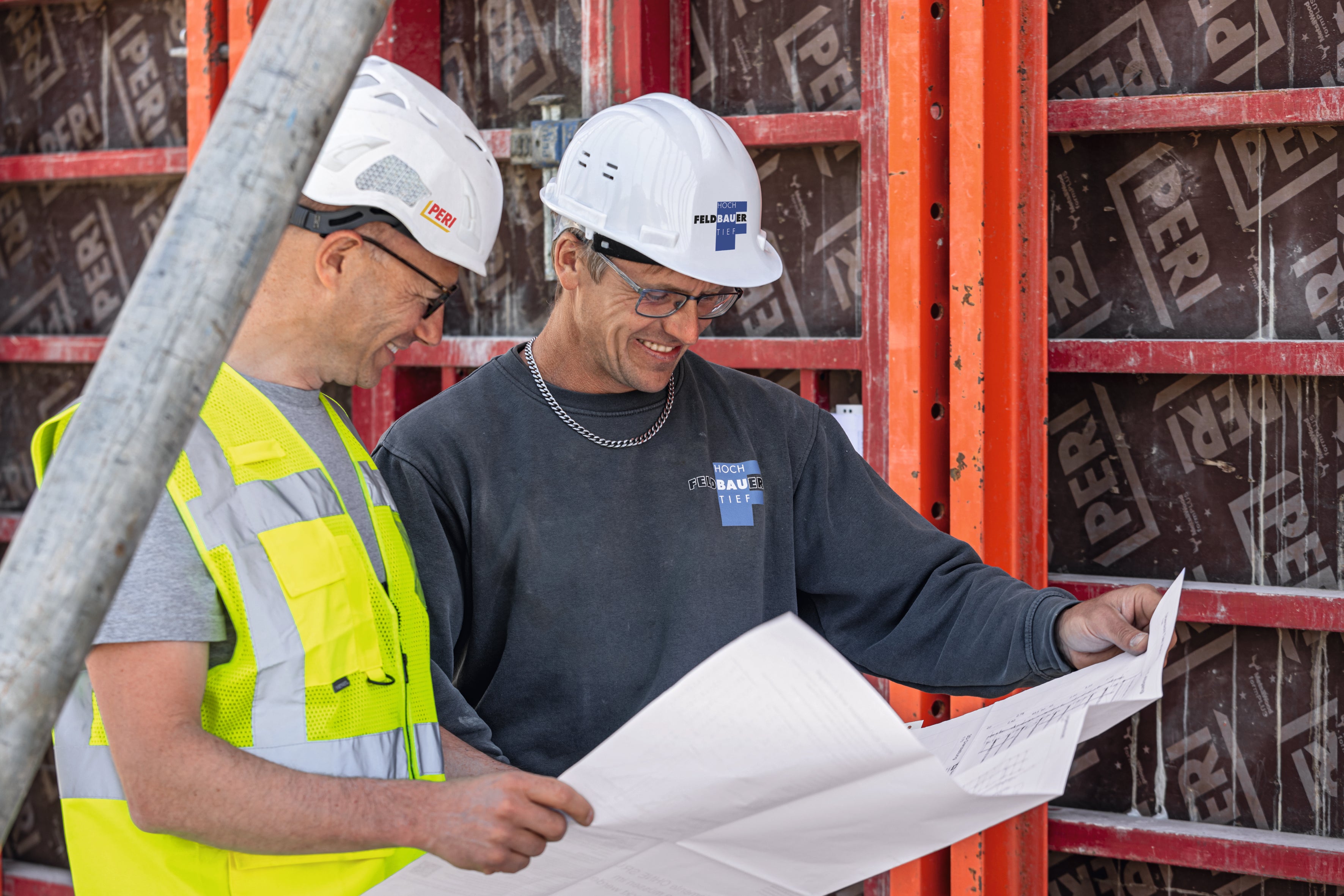 Der PERI Fachberater bietet kompetenten Support auf der Baustelle.