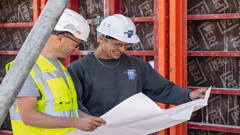 Der PERI Fachberater bietet kompetenten Support auf der Baustelle.