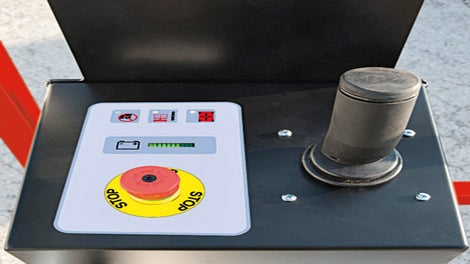 升降平台可通过操控杆对平台进行升降、移动-即使带手套也可以保证舒适、简单地操作。