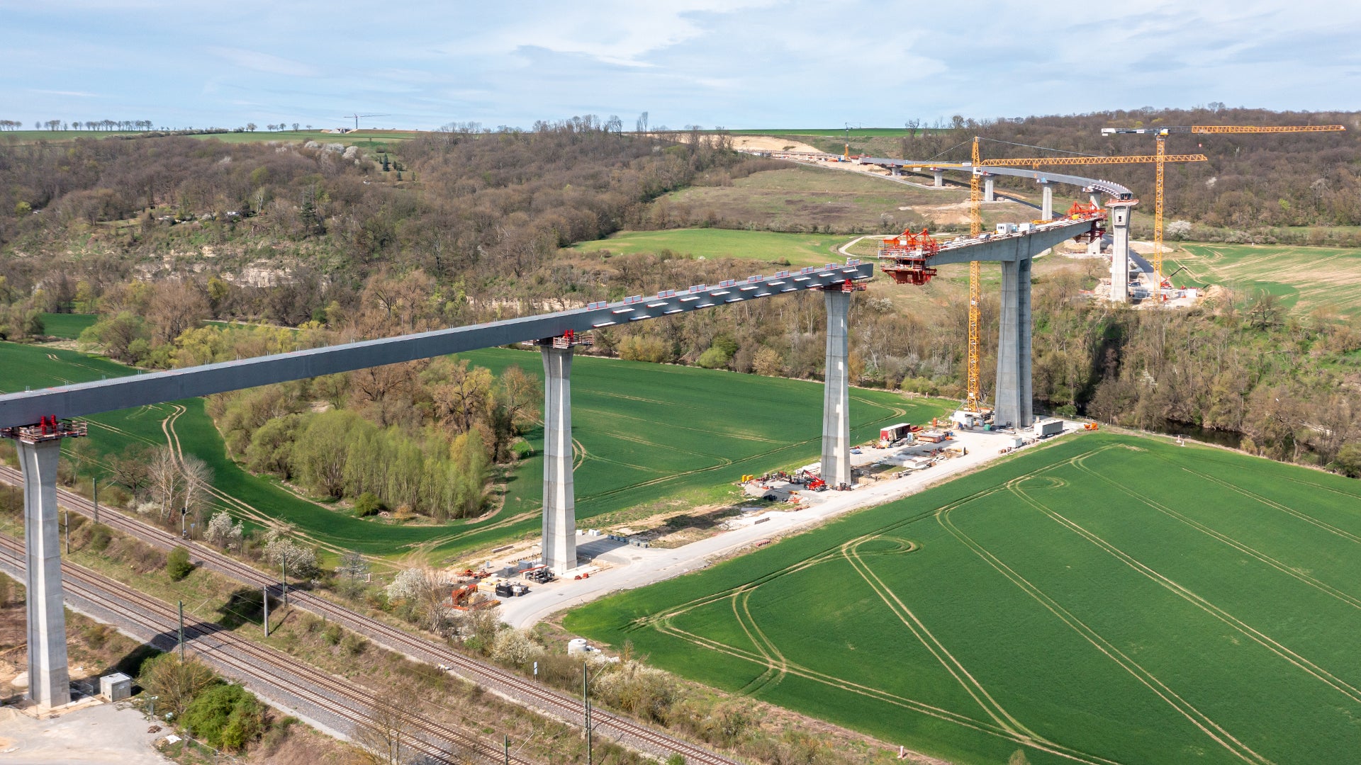 Wichtiger Bestandteil der PERI Komplettlösung ist das erstmalig in Deutschland eingesetzte VARIOKIT Freivorbaugerät VBC.