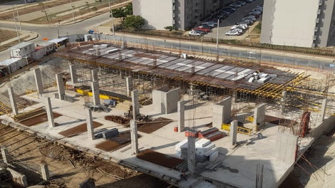 Columnas y muros ejecutados de manera eficiente con el versátil sistema de encofrado LIWA.