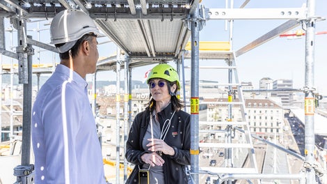 Do you need us? We are here for you. Our engineers provide technical support, training, and on-site assistance for our PERI UP systems. And if you have any questions, you can always rely on your dedicated sales engineer.