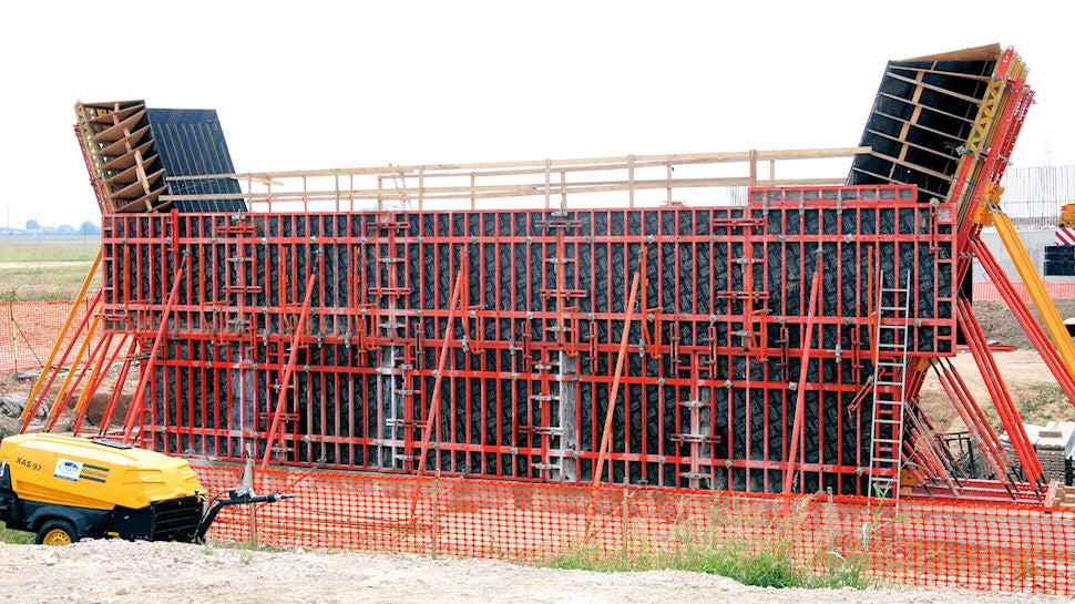 Per ottenere un perfetto faccia a vista, PERI ha proposto l'utilizzo di TRIO, cassaforma per pareti che garantisce ottimi risultati in termini estetici