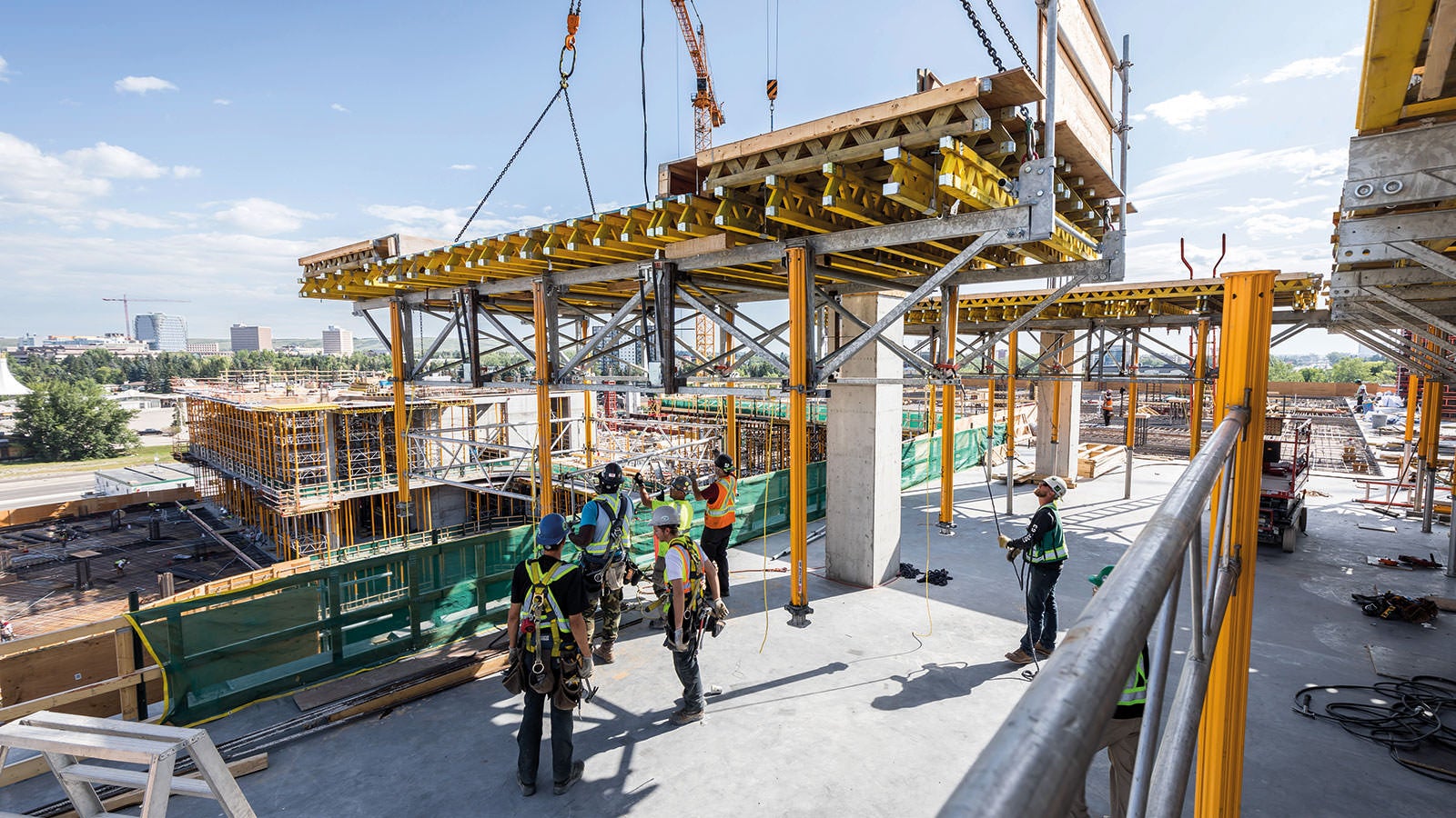 In around 400 assembly and overview drawings, 218 different SKYTABLE designs have been created and tailored to the specific requirements of the construction site.