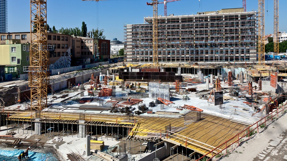 Obchodno - kancelársky projekt Twin City v Bratislave je pokračovaním prvej etapy úspešného projektu kancelárskych priestorov v blízkosti autobusovej stanice v centre Bratislavy.