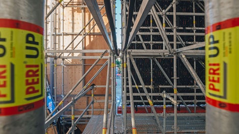 Именно по 3D модели был произведён непосредственный монтаж сцены. Т.е. монтажники получили не только комплект сборочных чертежей, но и виртуальную объёмную конструкцию, которую они могли открывать, смотреть и «крутить» на своих смартфонах и планшетах. По 3D модели декораторами был выполнен раскрой всех тентов и декоративных баннеров. Также продуманы принцип и точки крепления.