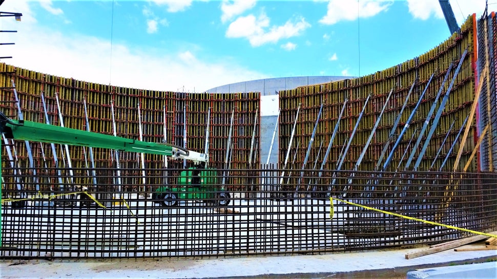 RUNDFLEX was used to form the round walls of the digester tanks and 42&#039; tall stacked MULTIPROP were used to support the slab formwork. 