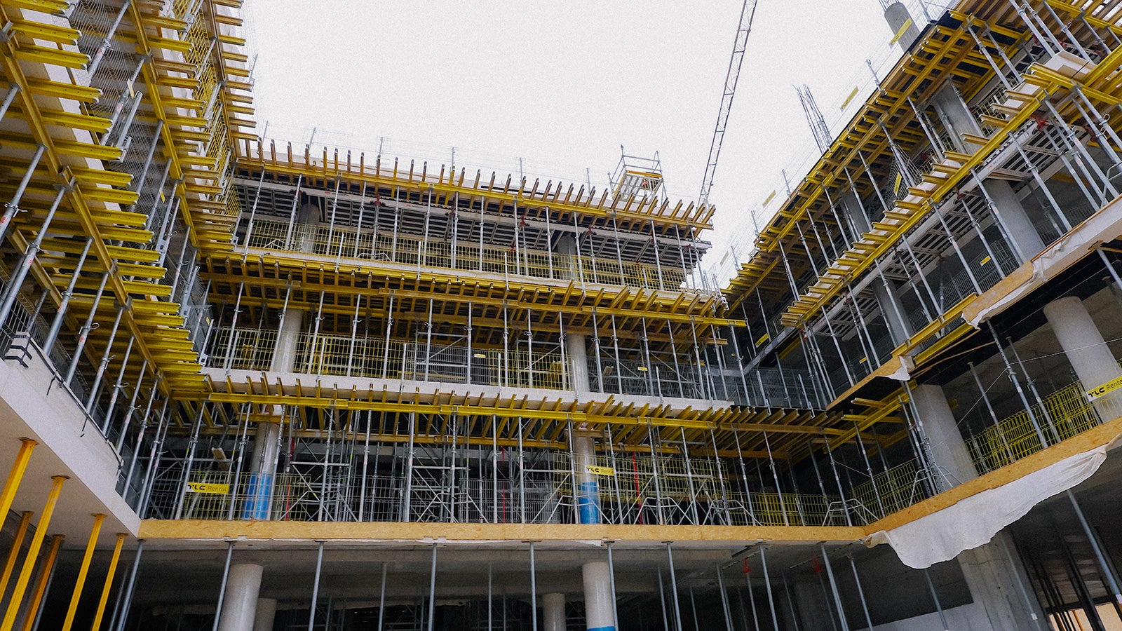 Budowa obiektu biurowego Towarowa 22 w Warszawie