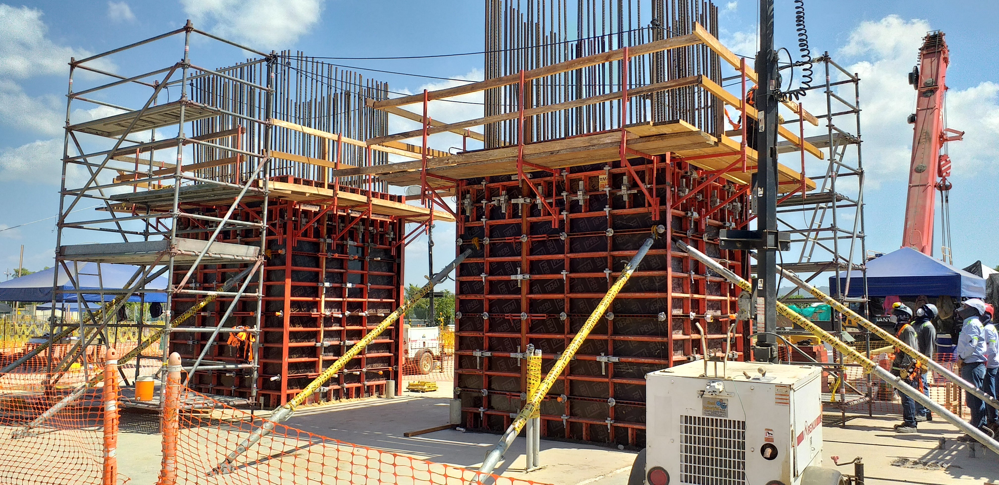 Columnas de gran dimensión para la estructura de soporte de las turbinas encofradas de manera sencilla y racional con el versátil sistema de encofrado LIWA.