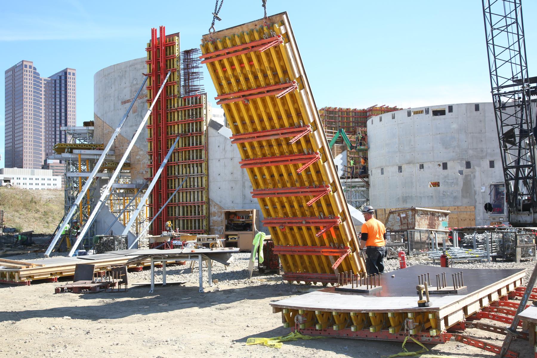 Because the radius of the National Veterans Memorial and Museum’s curving walls changes continuously, each form panel used on the project was unique.