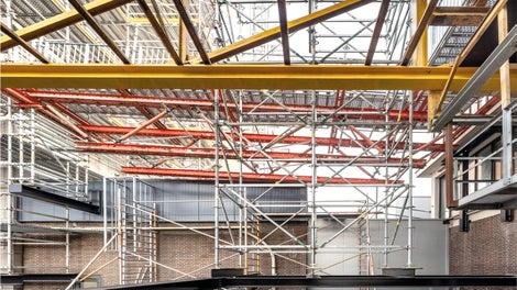 Se construyó una rampa sin barreras para las plantas inferiores con el kit de ingeniería PERI VARIOKIT.<br/>(Foto: PERI SE)