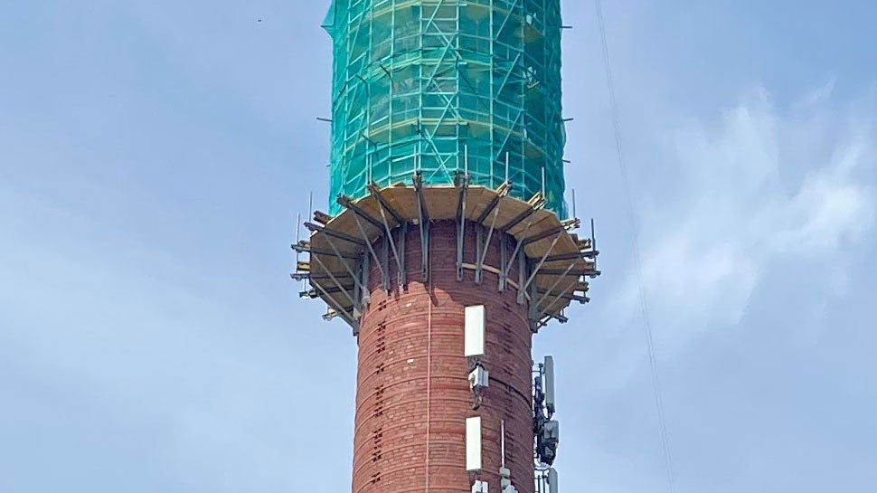 PERI UP -telineiden tasoina toimivat FB 180 -niveltyötasot.