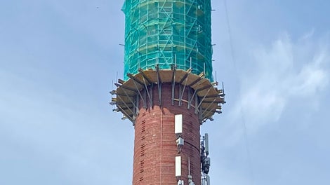 PERI UP -telineiden tasoina toimivat FB 180 -niveltyötasot.