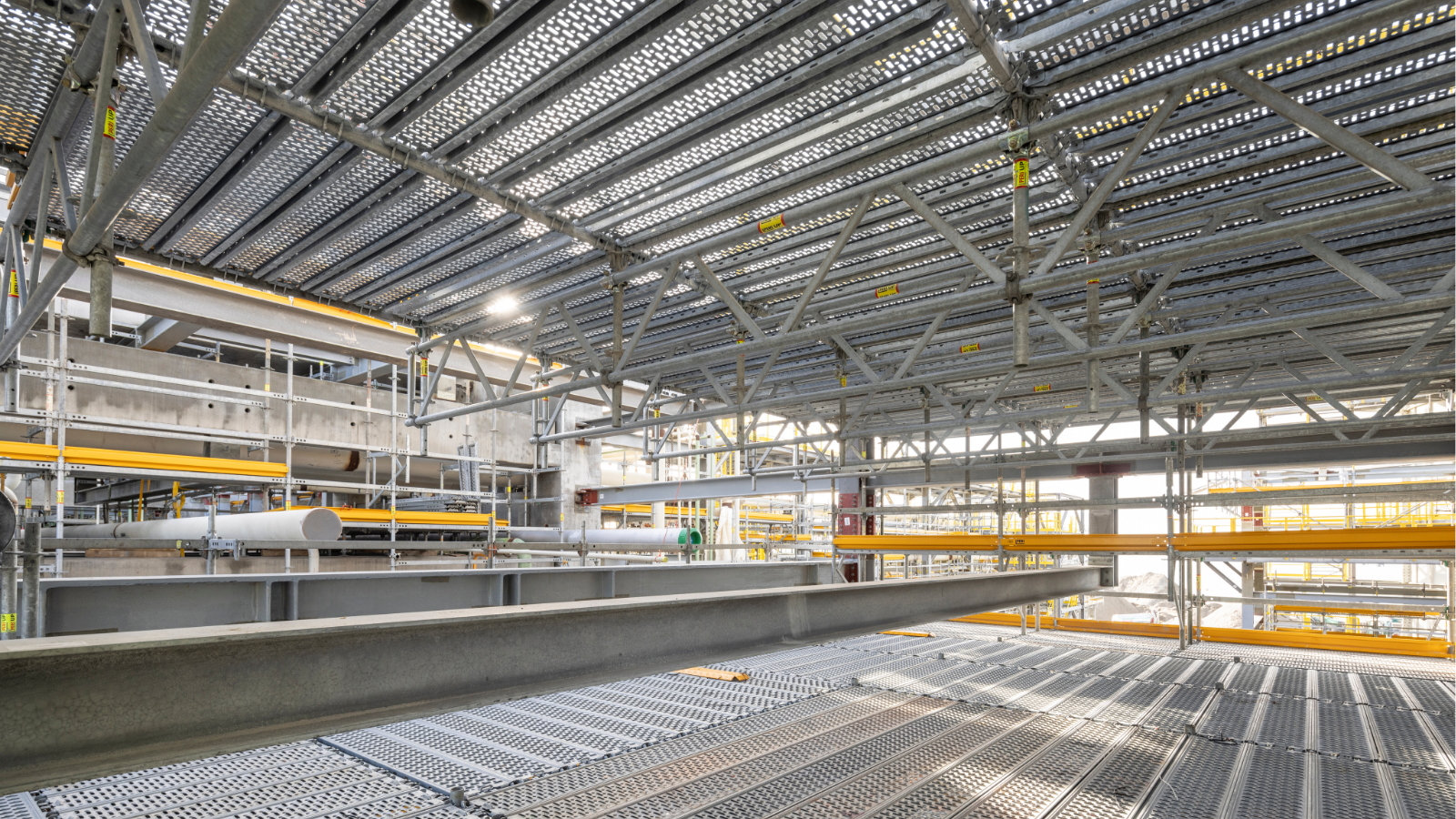 Piani di lavoro senza gap e sovrapposizioni grazie al ponteggio modulare PERI UP Flex