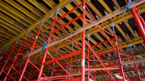 The PD 5 shoring system supports slab formwork and beams and provides maximum flexibility with quick and continuous height and width adjustment. 