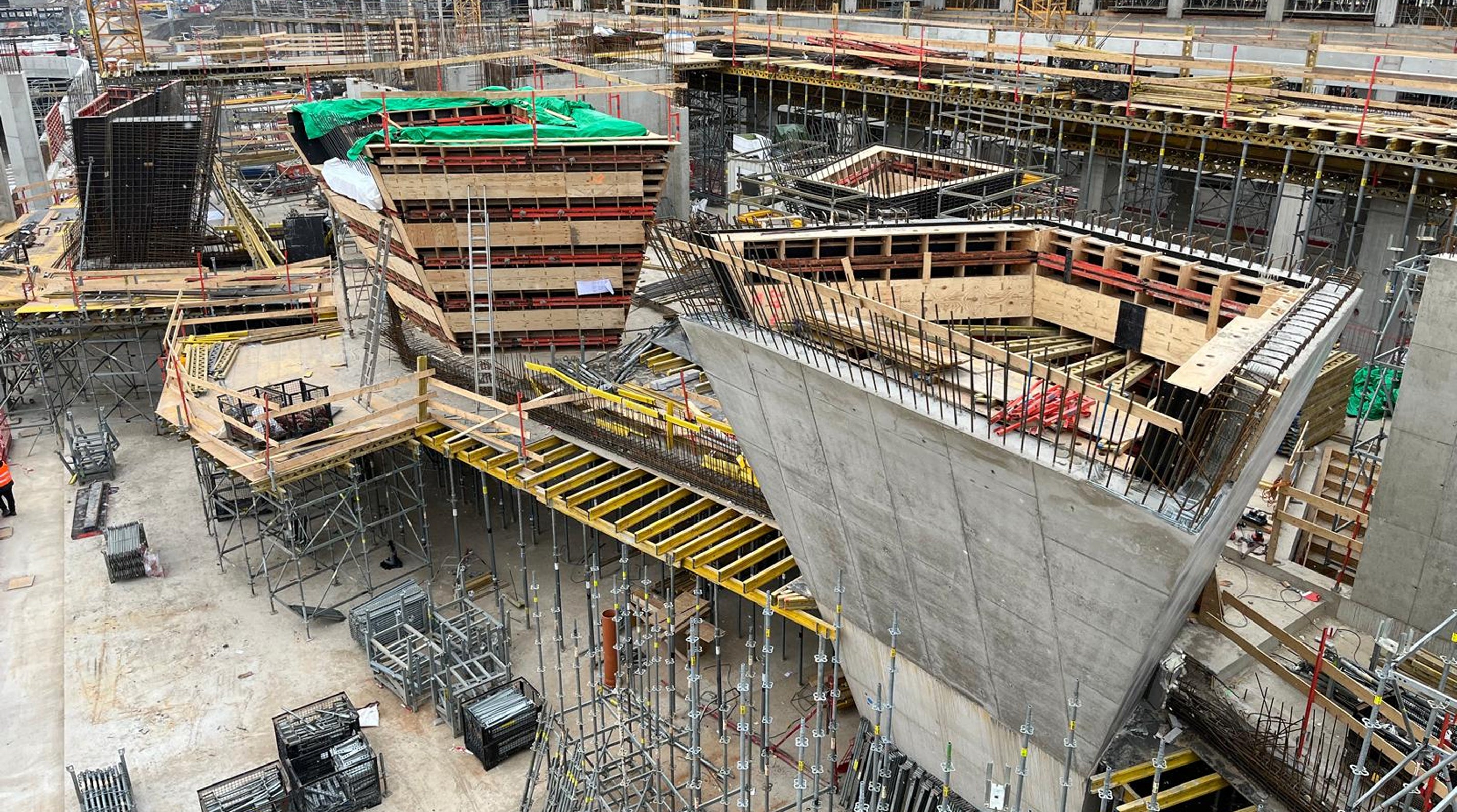 Forma senza limiti. Costruito con efficienza.