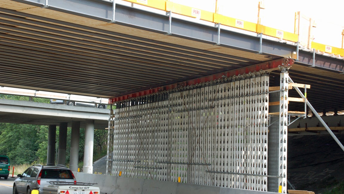 HD 200 opstilling, ved sydøstlige landfæste, med gennemkørselsprofiler og forskalling. 